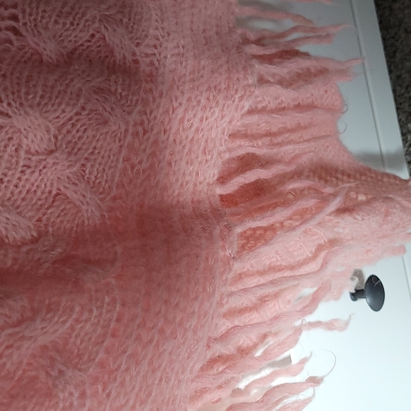 American eagle Outfitters pink knitted poncho - Picture 4 of 4